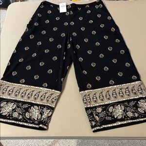 J. Jill Black and Tan Patterned Capris NWT Size SP